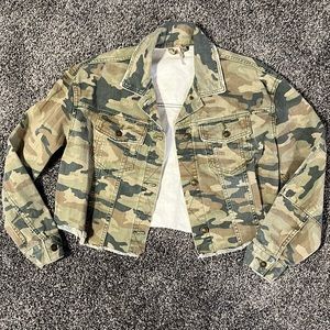 Free People Women’s Cropped Jean Jacket in Camo